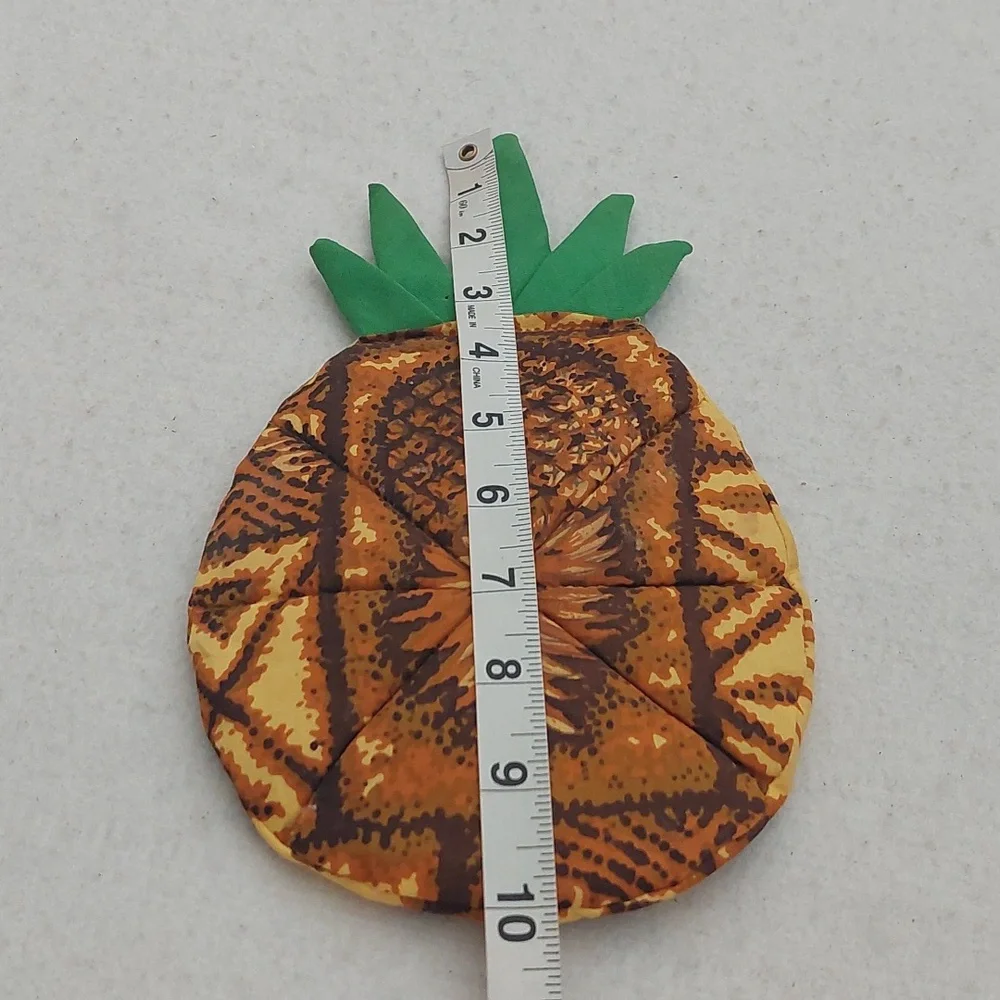 LANAKILA CRAFTS Hawaiian Pineapple Print Mitt Pot Holders